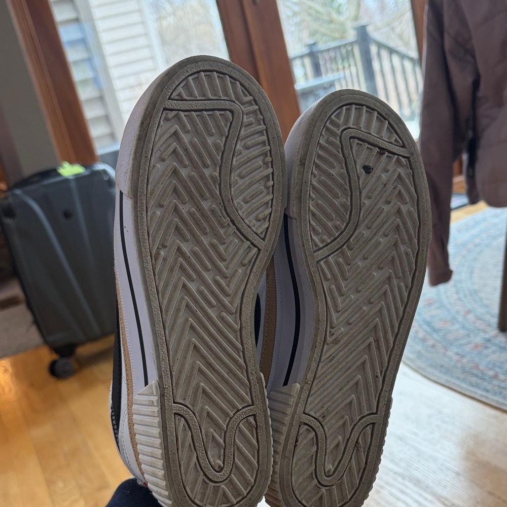 Nike White Low-Top Sneakers with Black Swoosh and Gold Accent - Picture 5 of 15